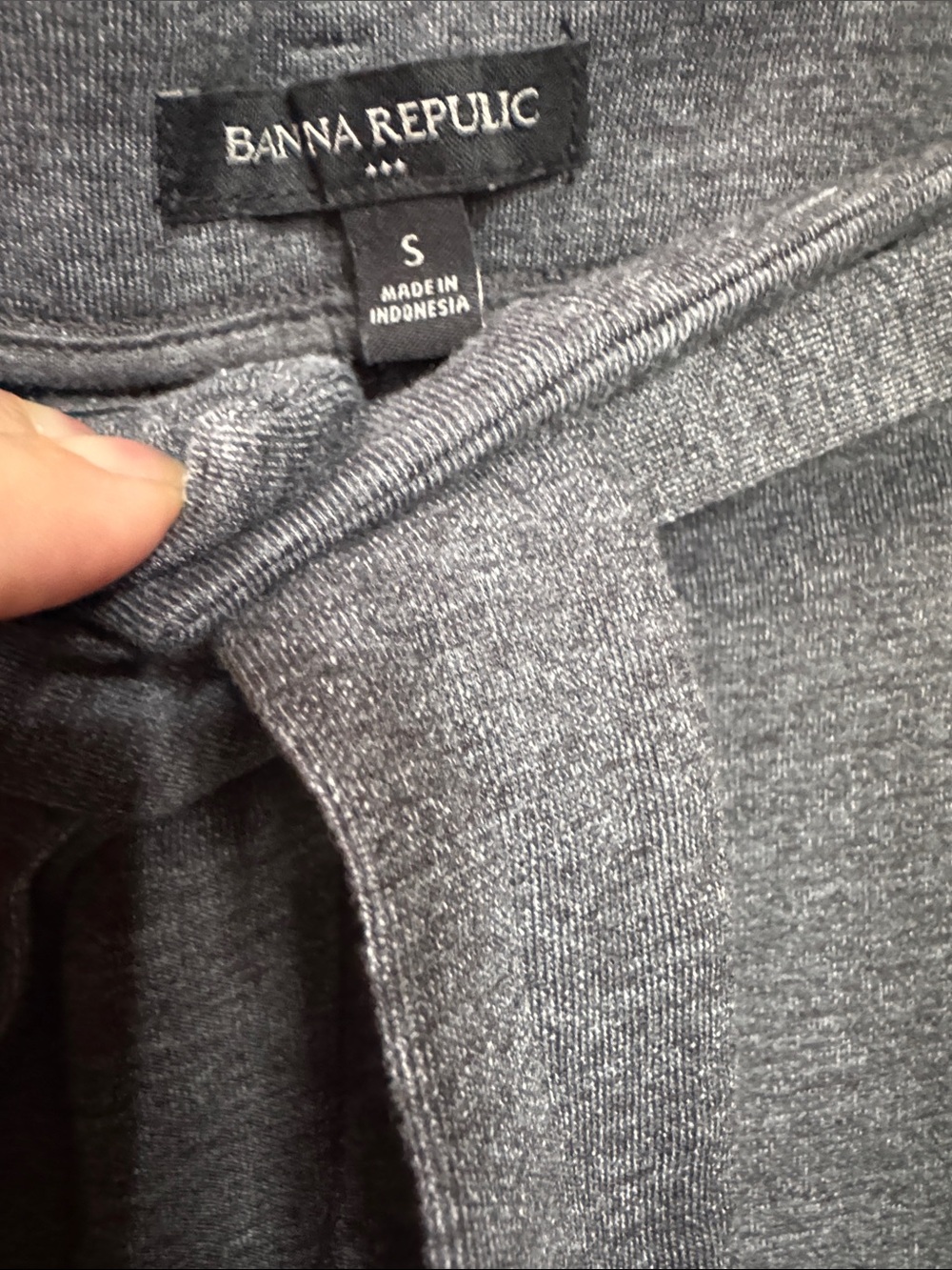 Banana Republic Charcoal Gray Tie-Belt Capri Pants - Picture 3 of 3
